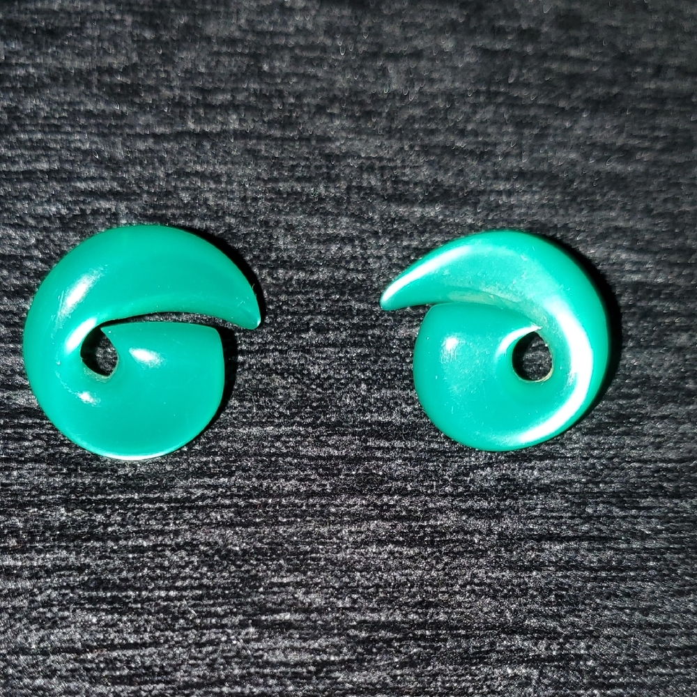 Vintage Green Lucite Swirl Clip On Screw Back Earrings